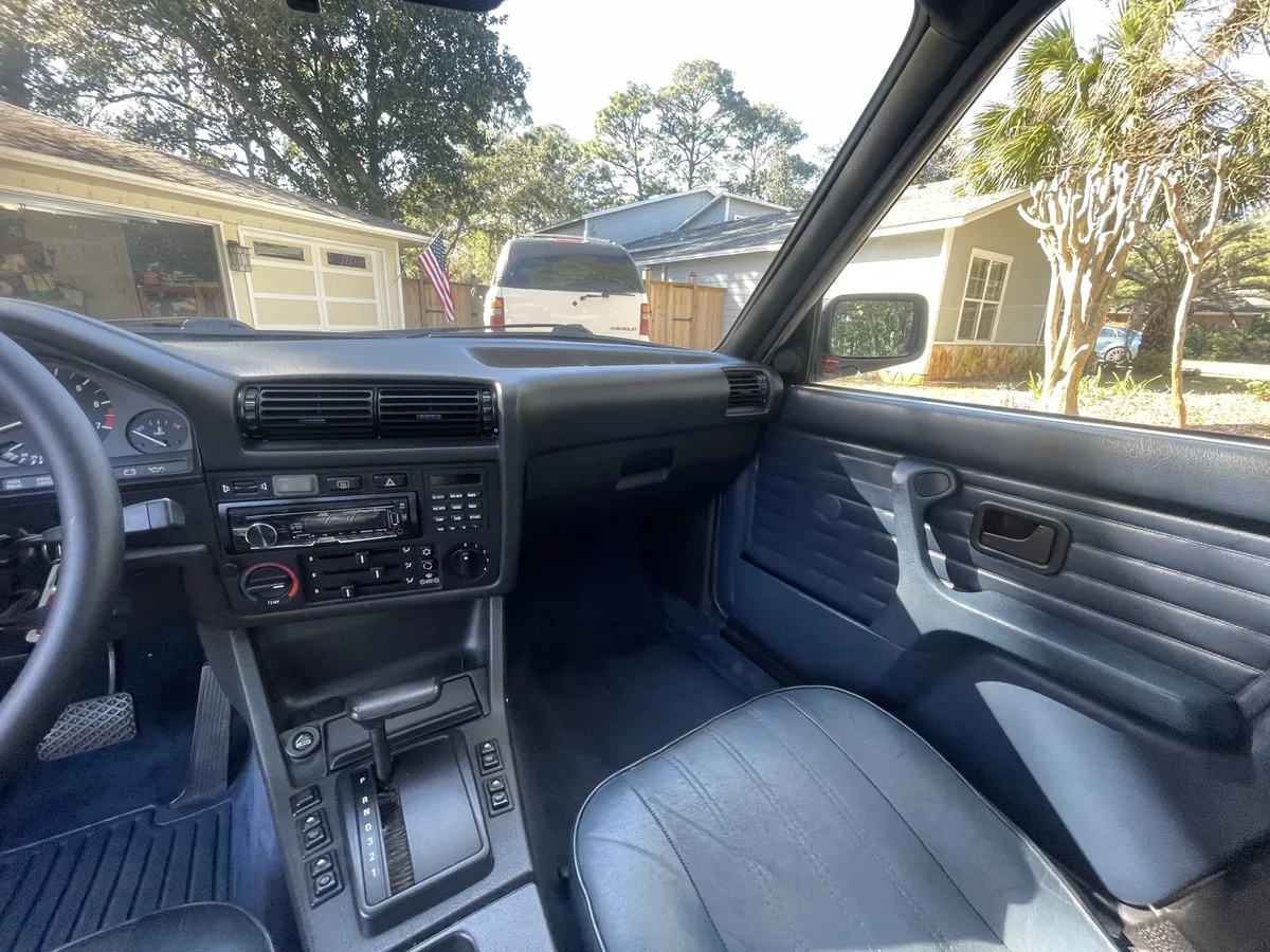 Bmw-325i-1987-White-Blue-Grey-And-Black-9