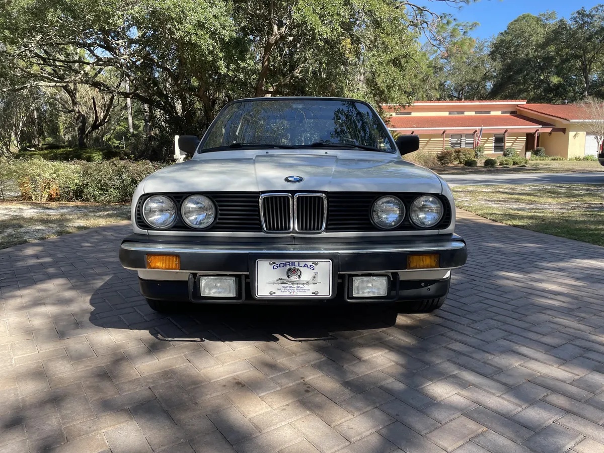 Bmw-325i-1987-White-Blue-Grey-And-Black