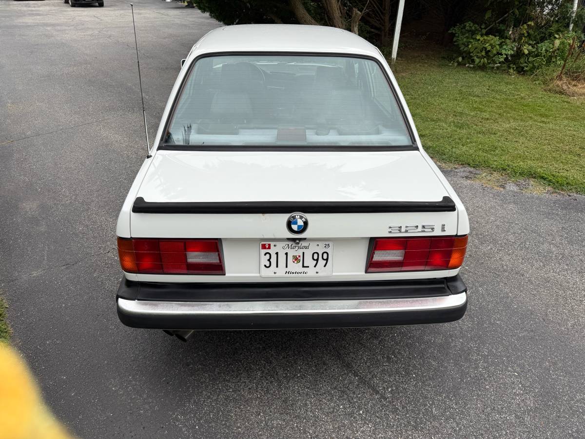 Bmw-325i-1988-3