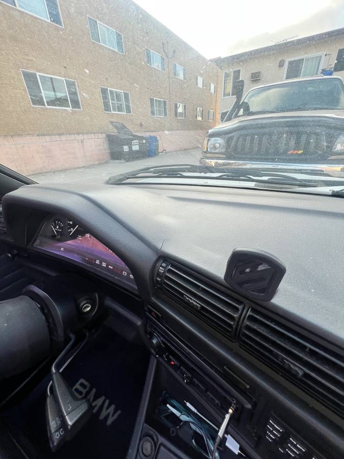 Bmw-325i-5-speed-manual-1991-white-3