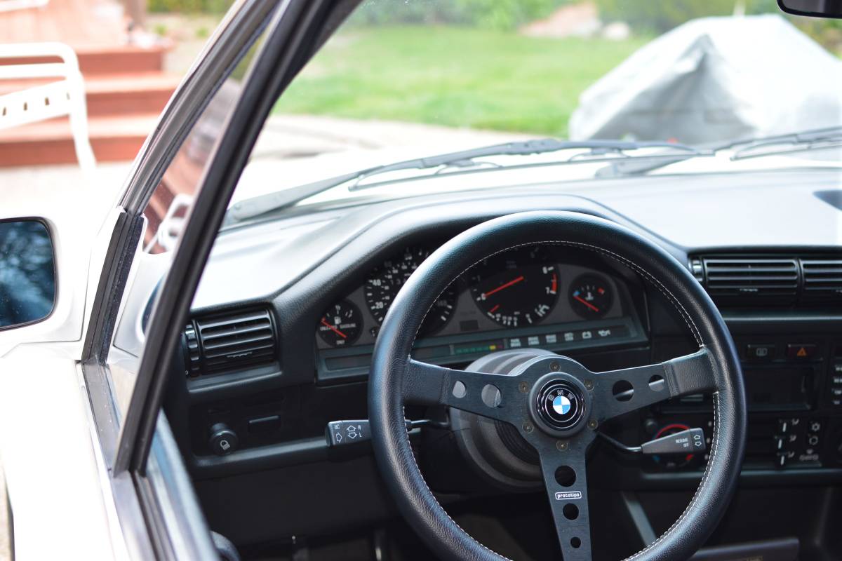 Bmw-325i-convertible-1989-13