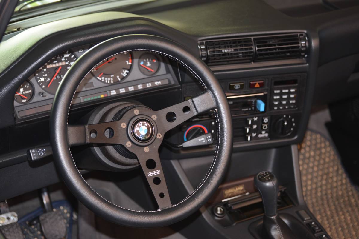 Bmw-325i-convertible-1989-16
