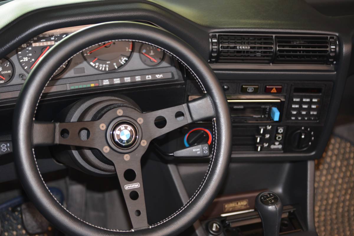 Bmw-325i-convertible-1989-17