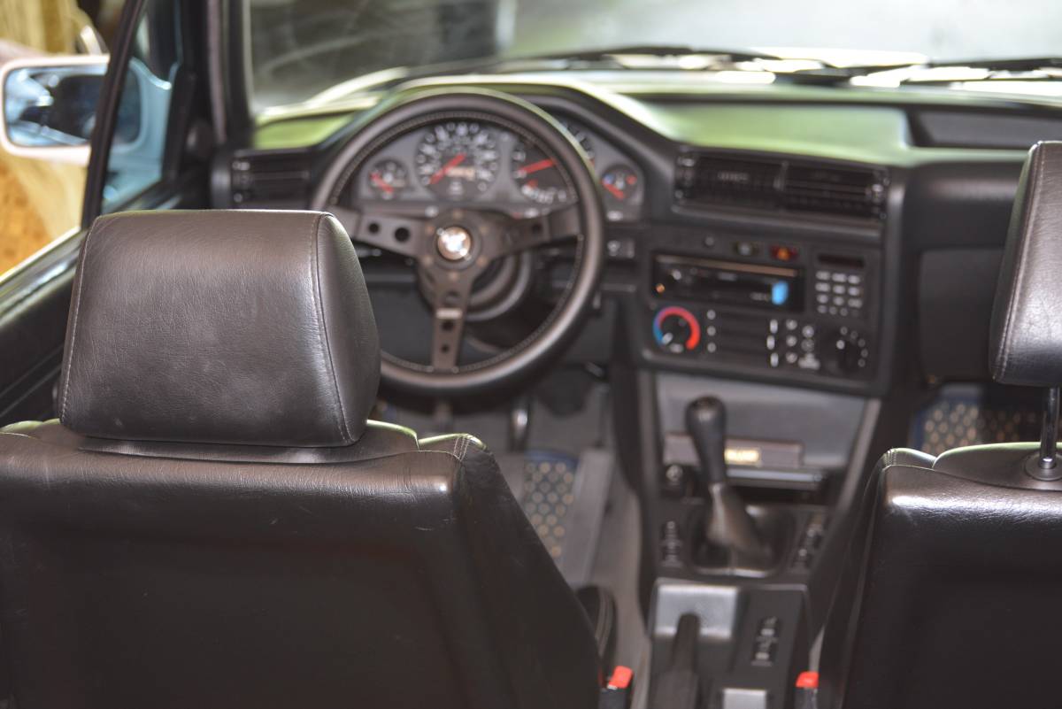 Bmw-325i-convertible-1989-18