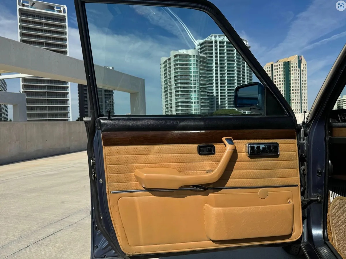 Bmw-5-series-1980-Arctic-Blue-Tan-17