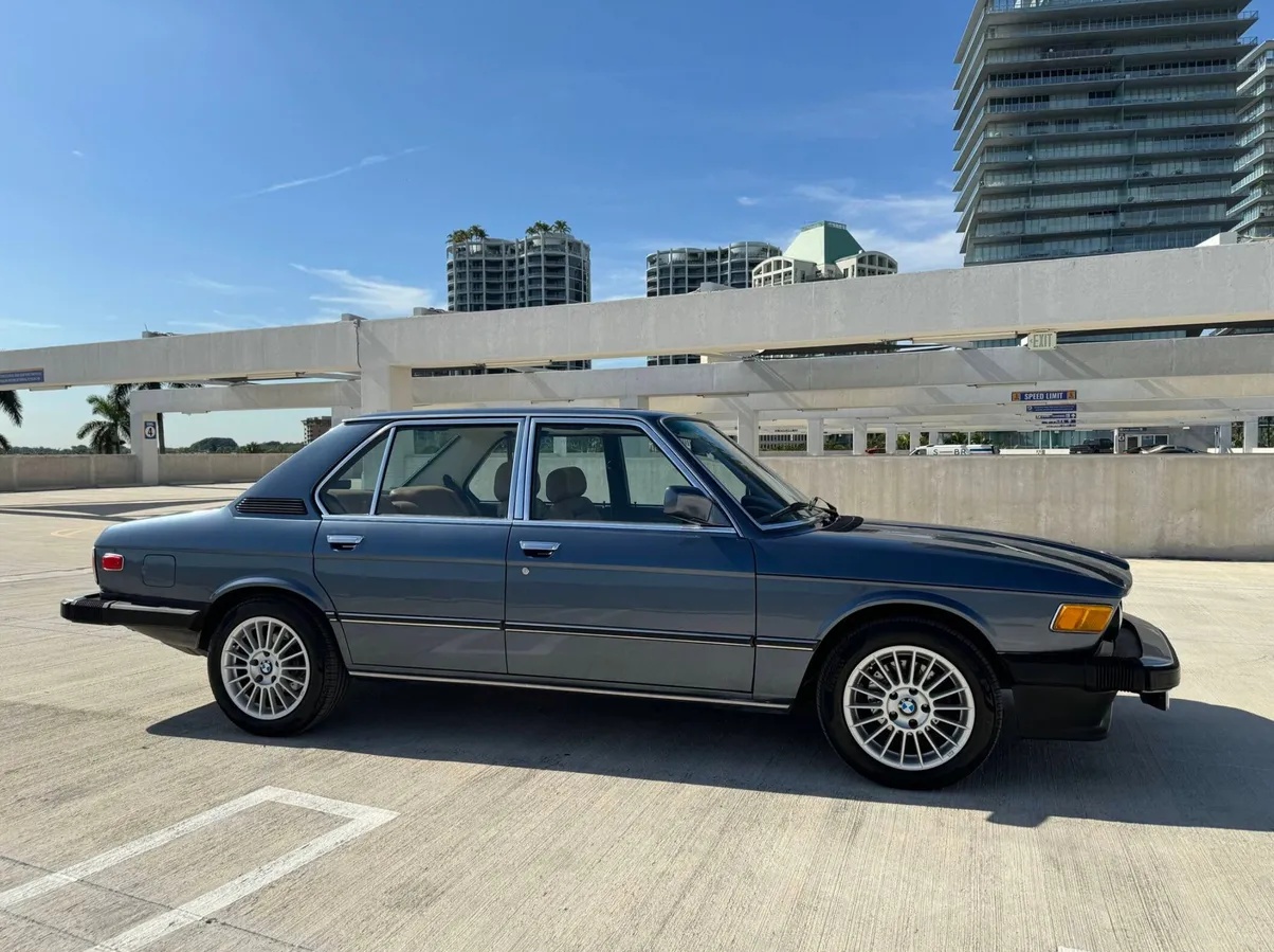 Bmw-5-series-1980-Arctic-Blue-Tan-2