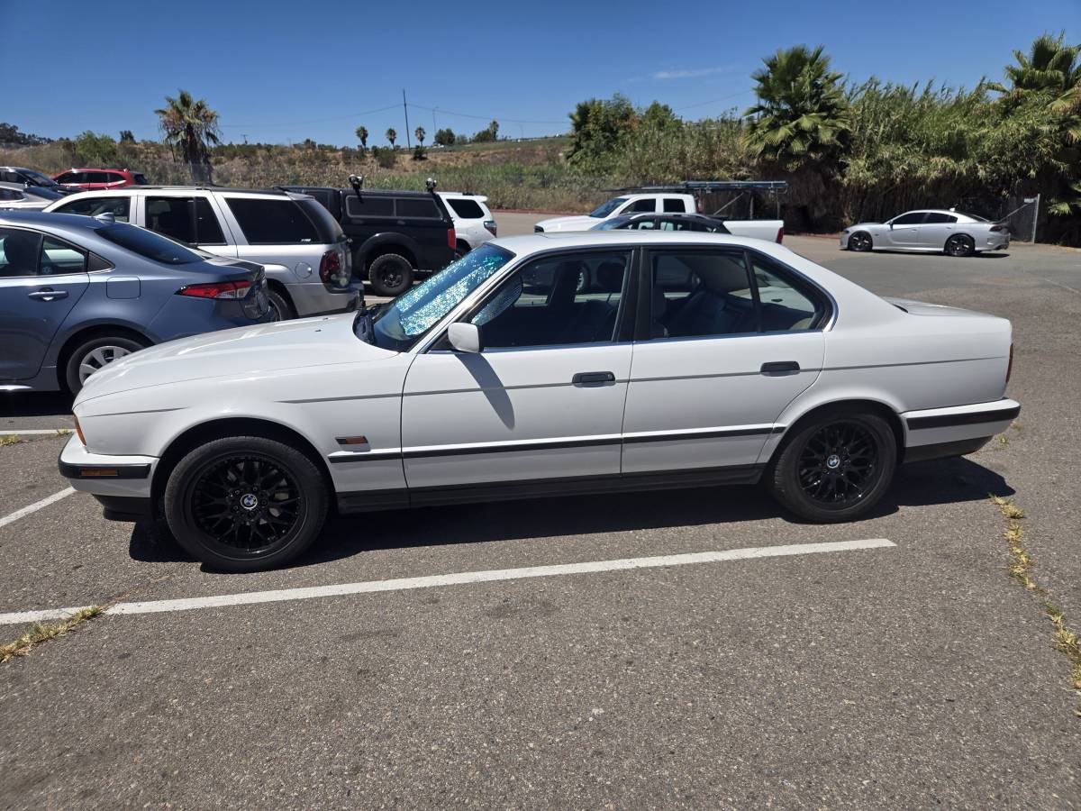 Bmw-5-series-1994-white-3