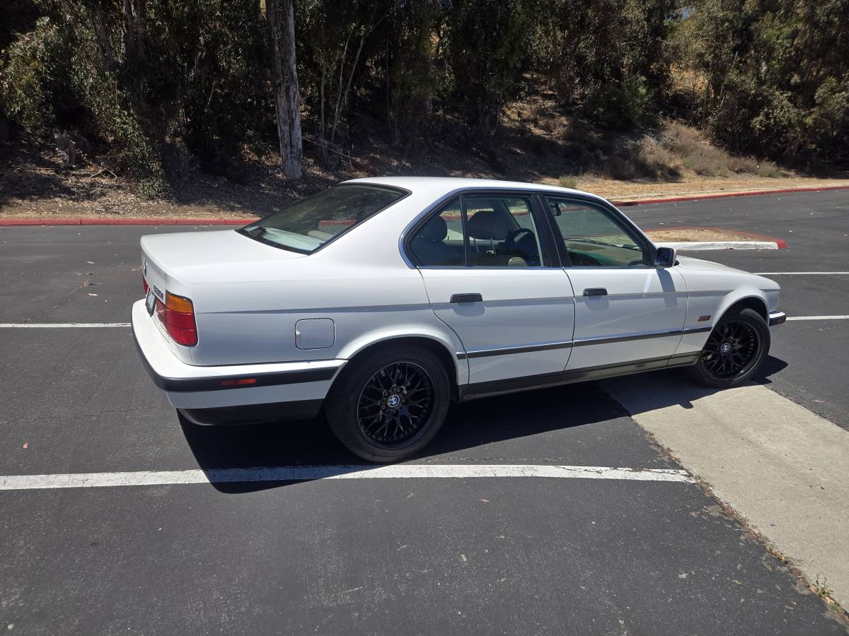 Bmw-5-series-1994-white-9