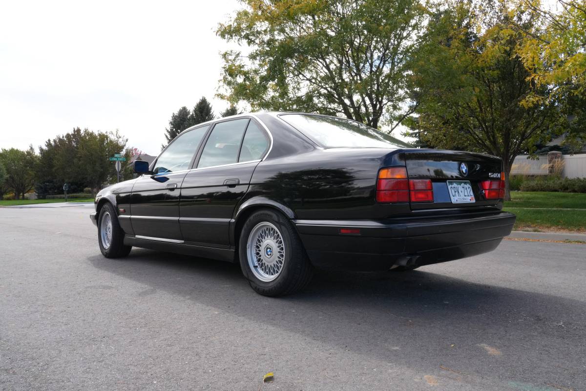 Bmw-540i-1995-black-1