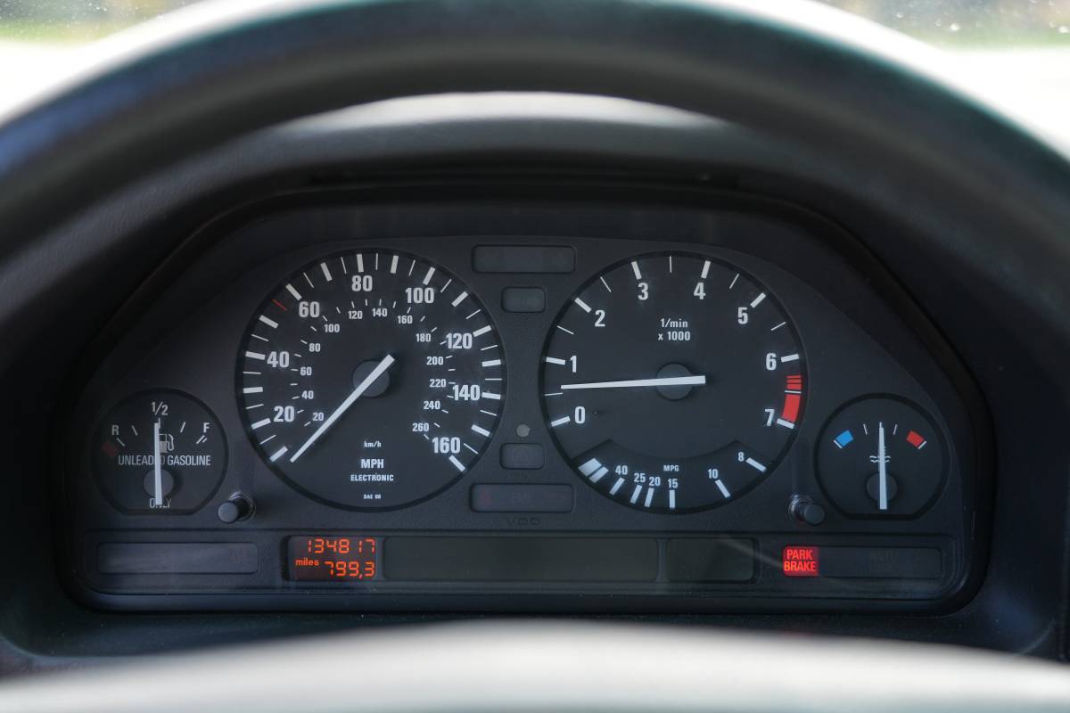 Bmw-540i-1995-black-11