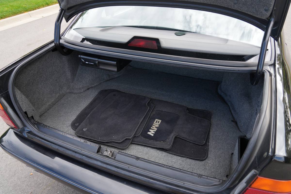 Bmw-540i-1995-black-12