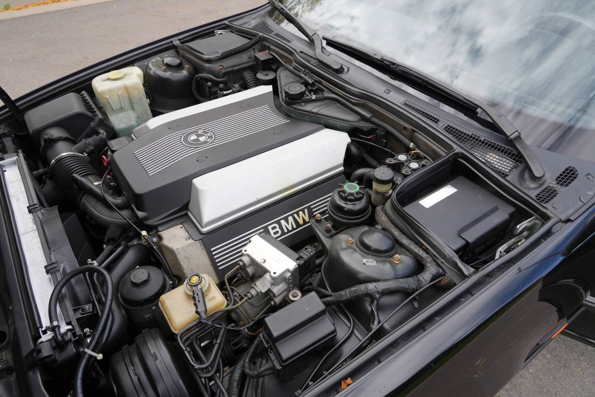 Bmw-540i-1995-black-13