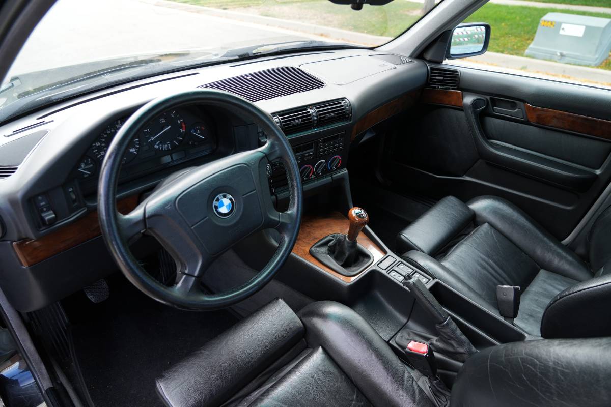 Bmw-540i-1995-black-14