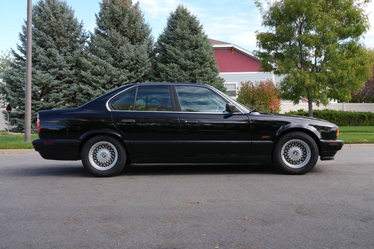 Bmw-540i-1995-black-4