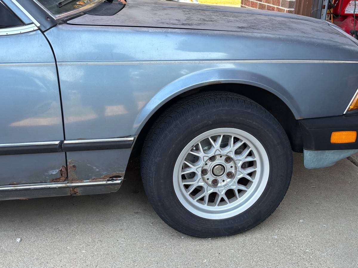 Bmw-733i-1984-6