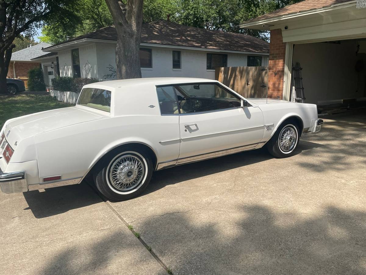 Buick-1985-white-7