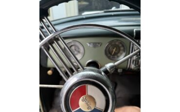 Buick-4-dr-sedan-1953-Green-Green-10