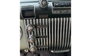 Buick-4-dr-sedan-1953-Green-Green-17