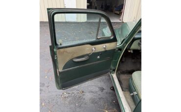 Buick-4-dr-sedan-1953-Green-Green-7