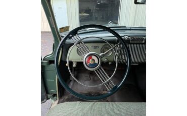 Buick-4-dr-sedan-1953-Green-Green-9