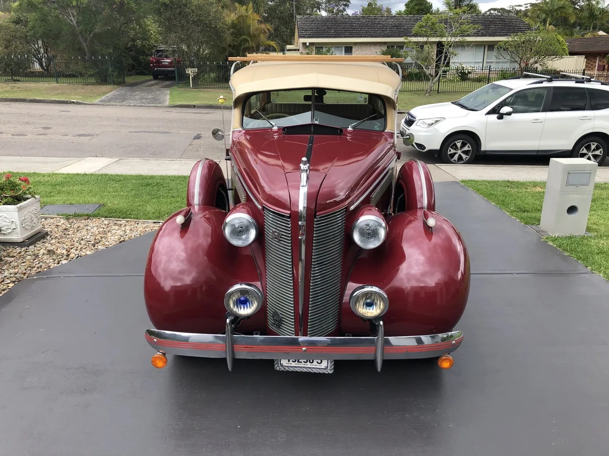 Buick-40-1937-Maroon-Cream-19
