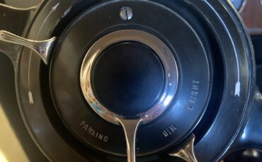 Buick-64-1930-Burgundy-And-Cream-Beige-2