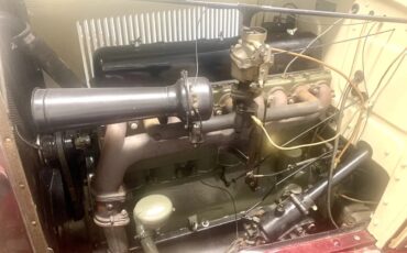 Buick-64-1930-Burgundy-And-Cream-Beige