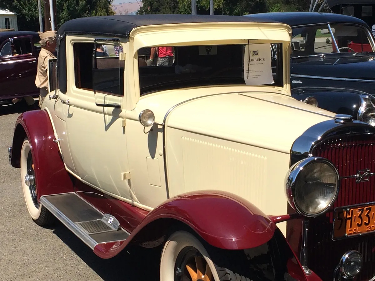 Buick-64-1930-Burgundy-And-Cream-Beige-4