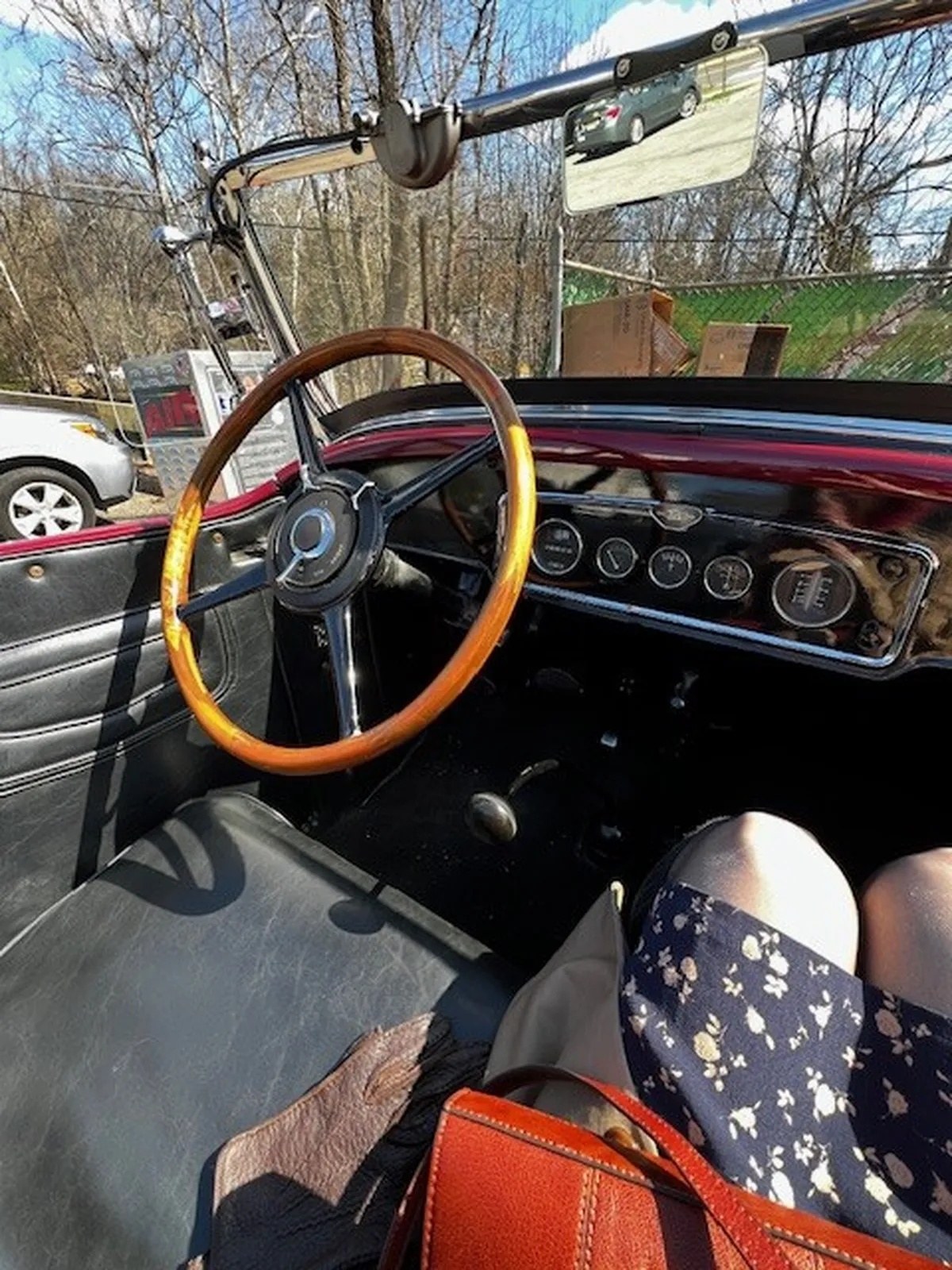 Buick-64-1930-Burgundy-Black-1