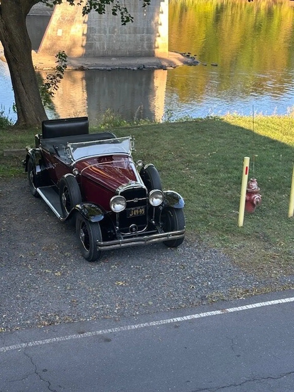 Buick-64-1930-Burgundy-Black-2