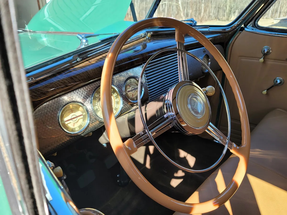 Buick-Century-1940-Green-Saddle-10