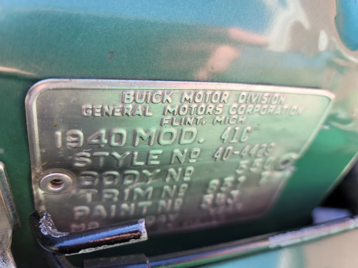 Buick-Century-1940-Green-Saddle-13