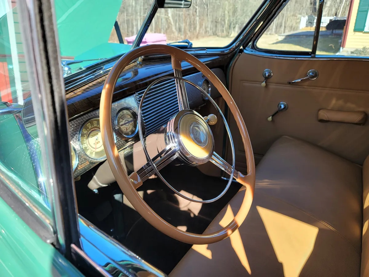 Buick-Century-1940-Green-Saddle-5