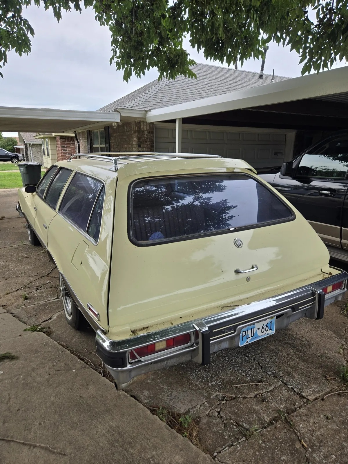 Buick-Century-1977-Canary-Yellow-Tan-1
