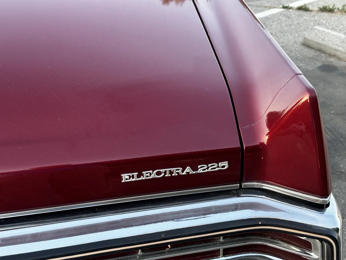 Buick-Electra-225-1973-Red-White-10