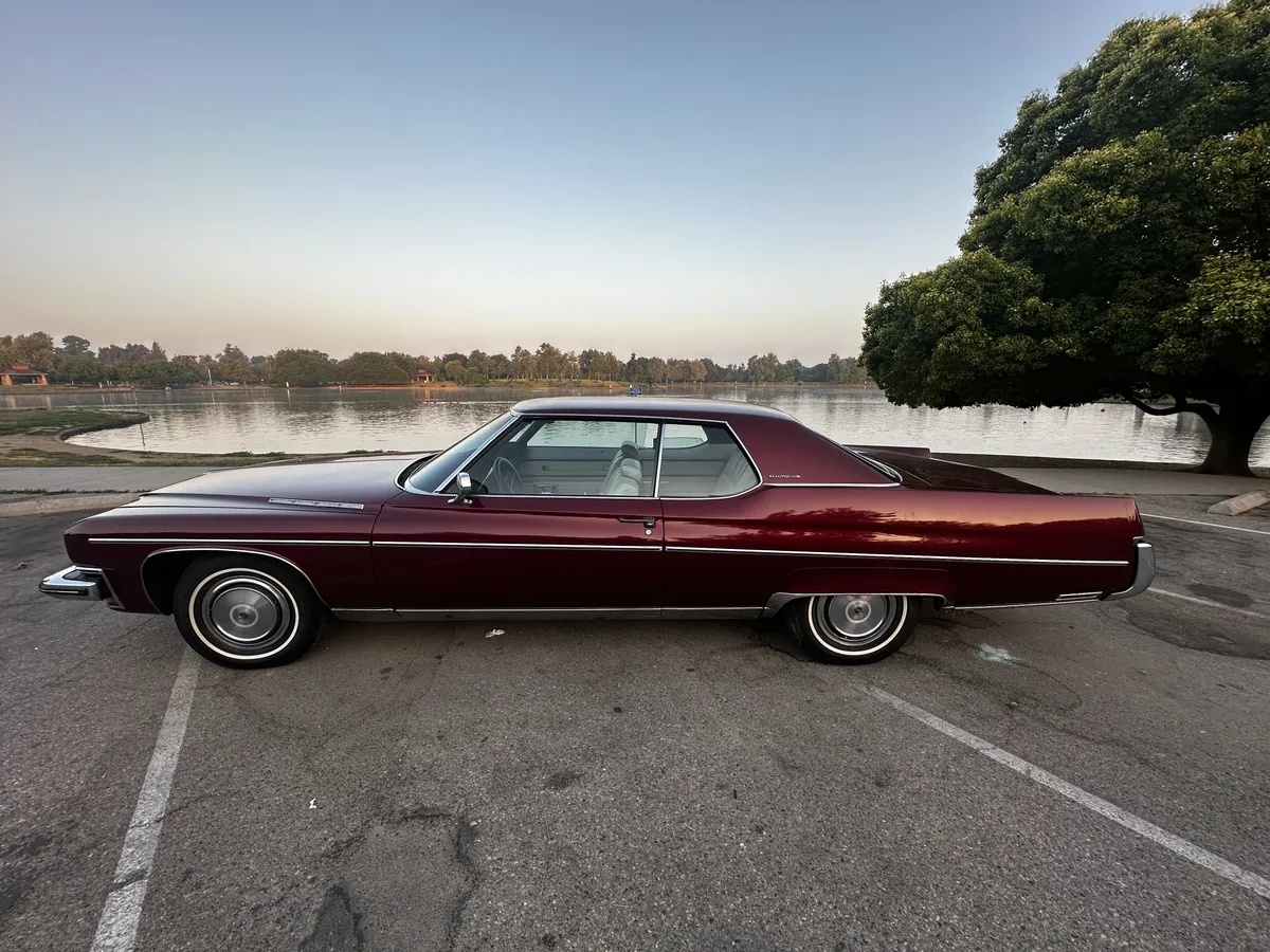 Buick-Electra-225-1973-Red-White-13