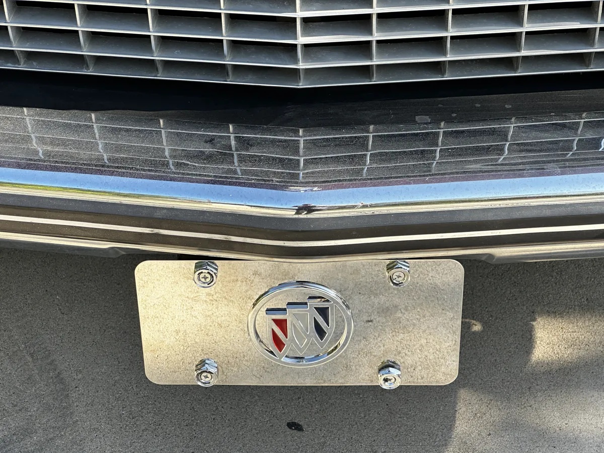 Buick-Electra-225-1973-Red-White-17