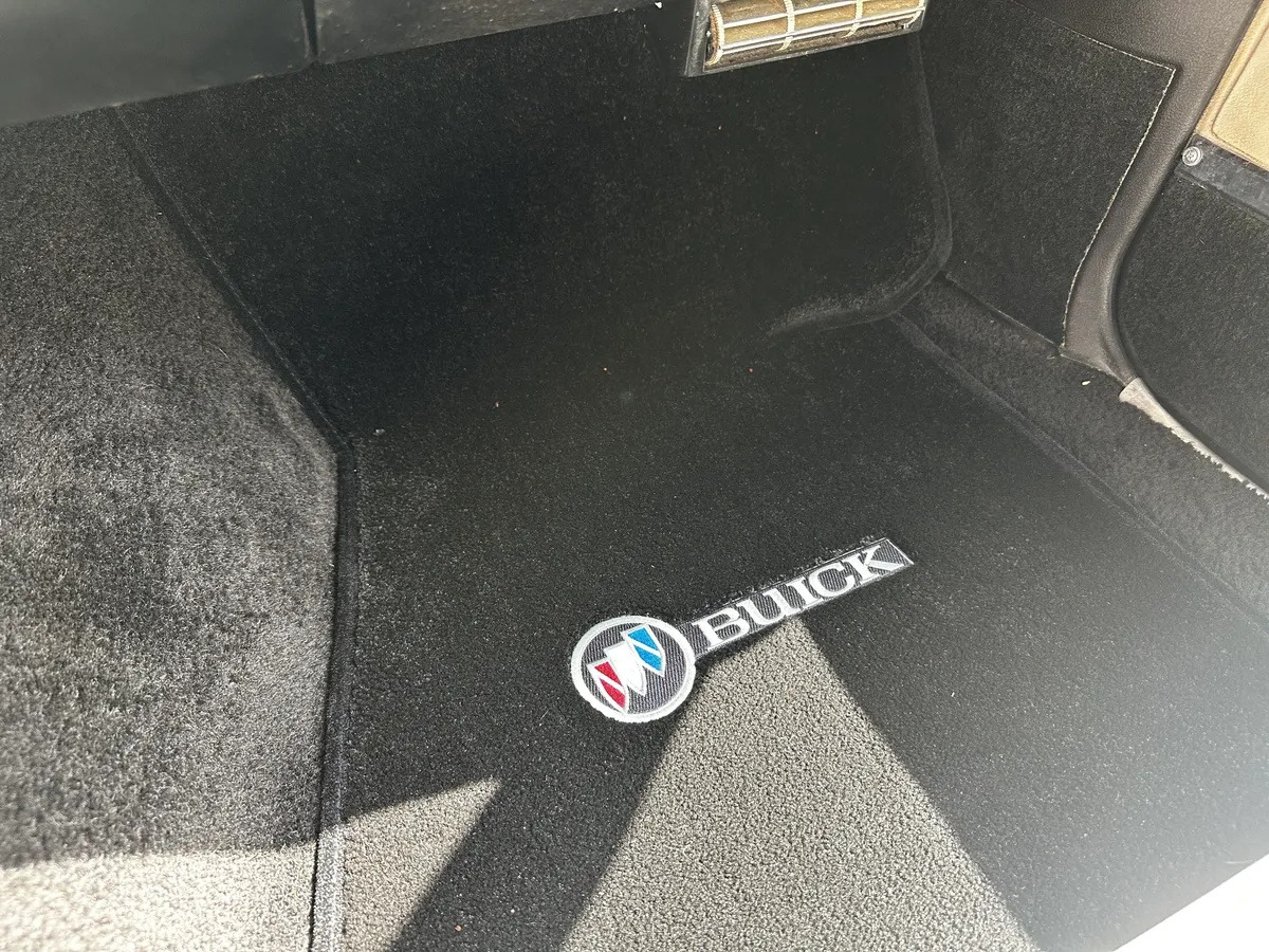 Buick-Electra-225-1973-Red-White-18