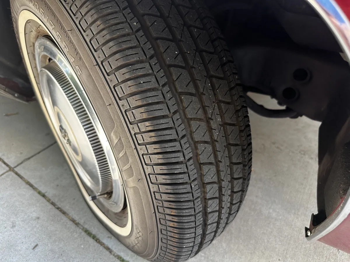 Buick-Electra-225-1973-Red-White-2