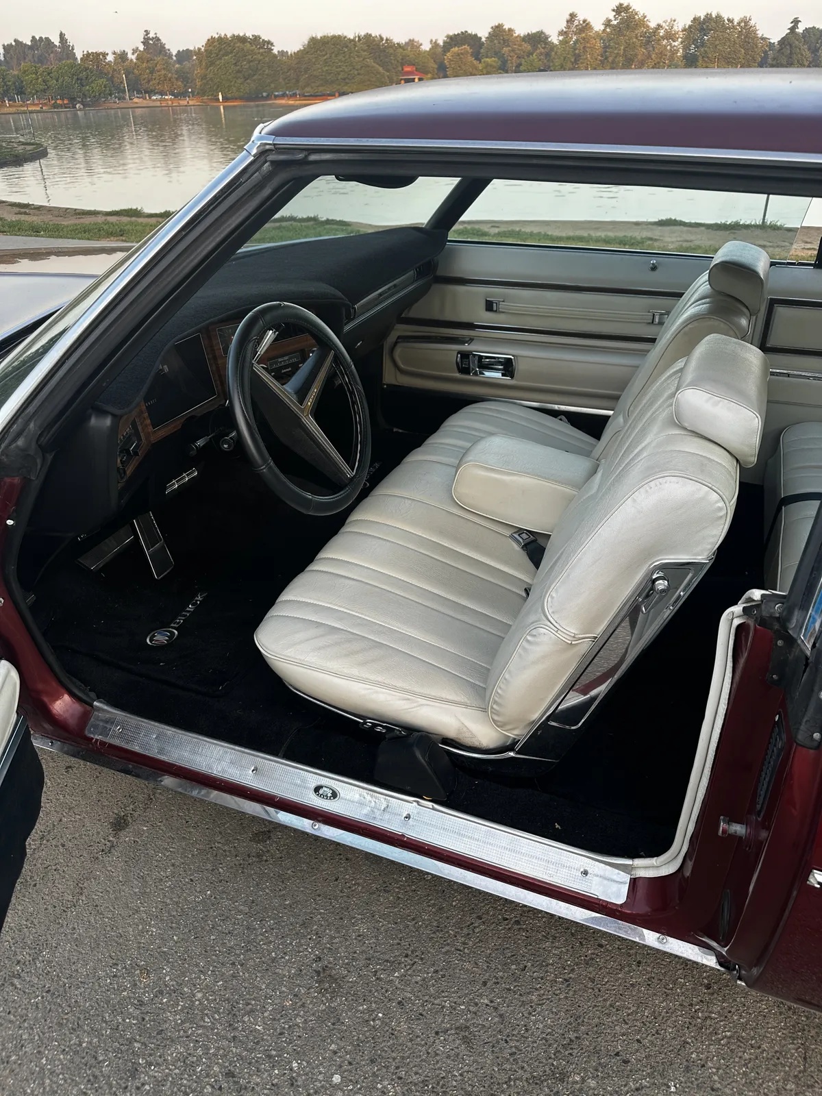 Buick-Electra-225-1973-Red-White-8