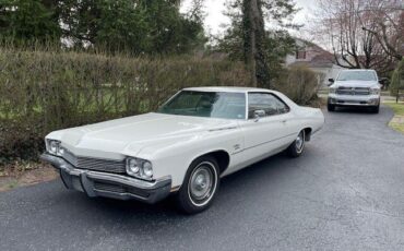 Buick-Lesabre-1972-White-Green