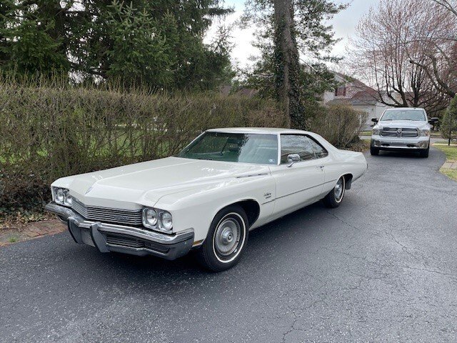 Buick-Lesabre-1972-White-Green