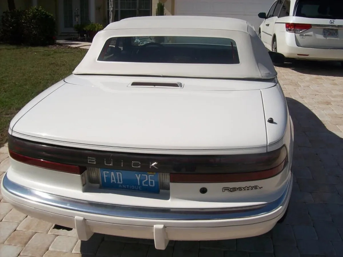 Buick-Reatta-1990-White-Blue-1