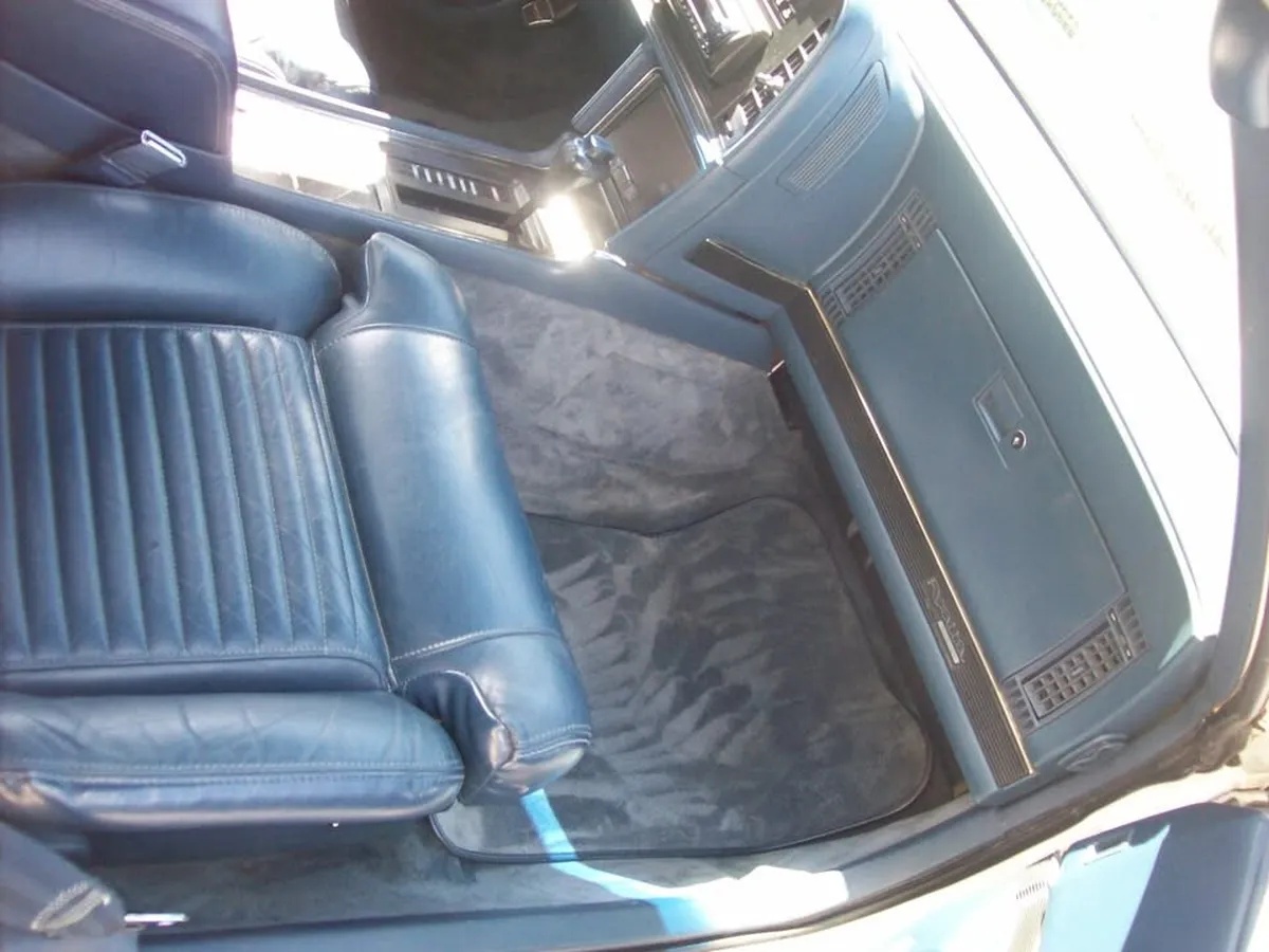 Buick-Reatta-1990-White-Blue-2