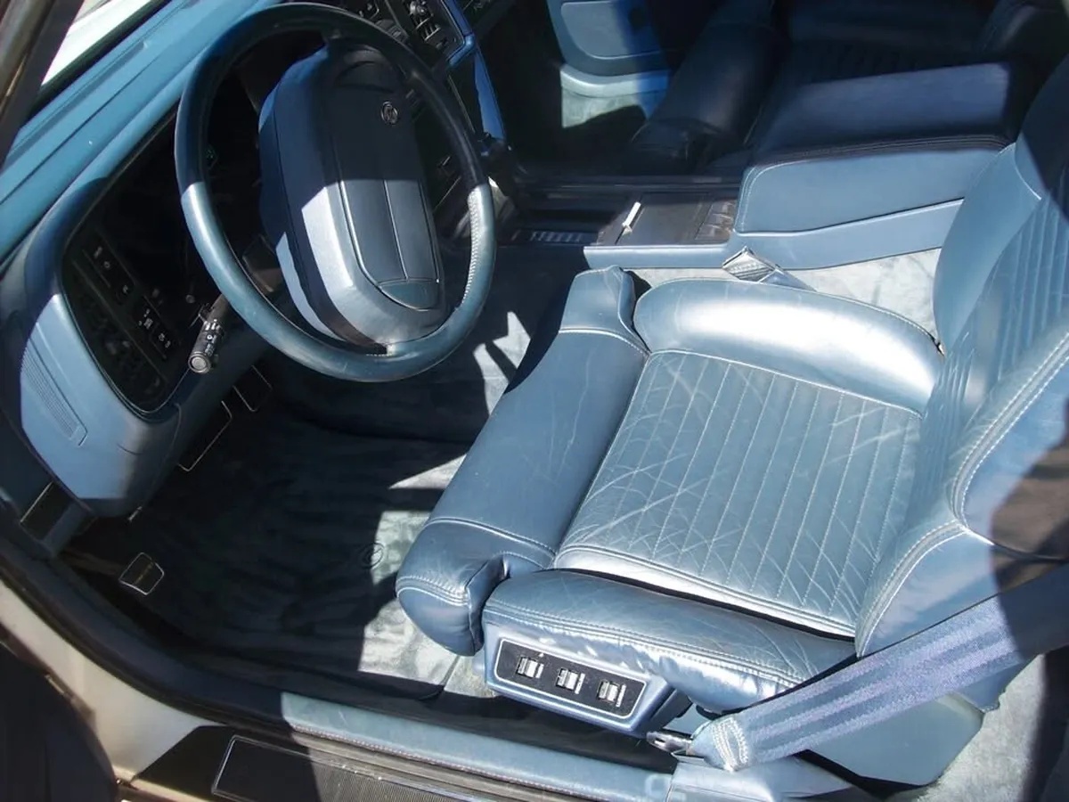 Buick-Reatta-1990-White-Blue-3