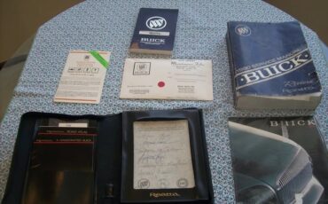 Buick-Reatta-1990-White-Blue-4