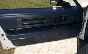 Buick-Reatta-1990-White-Blue-6