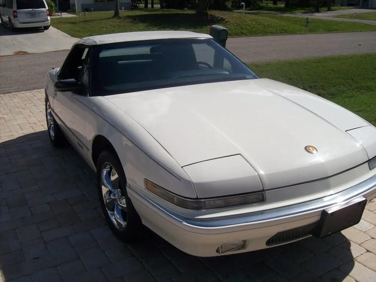 Buick-Reatta-1990-White-Blue-7