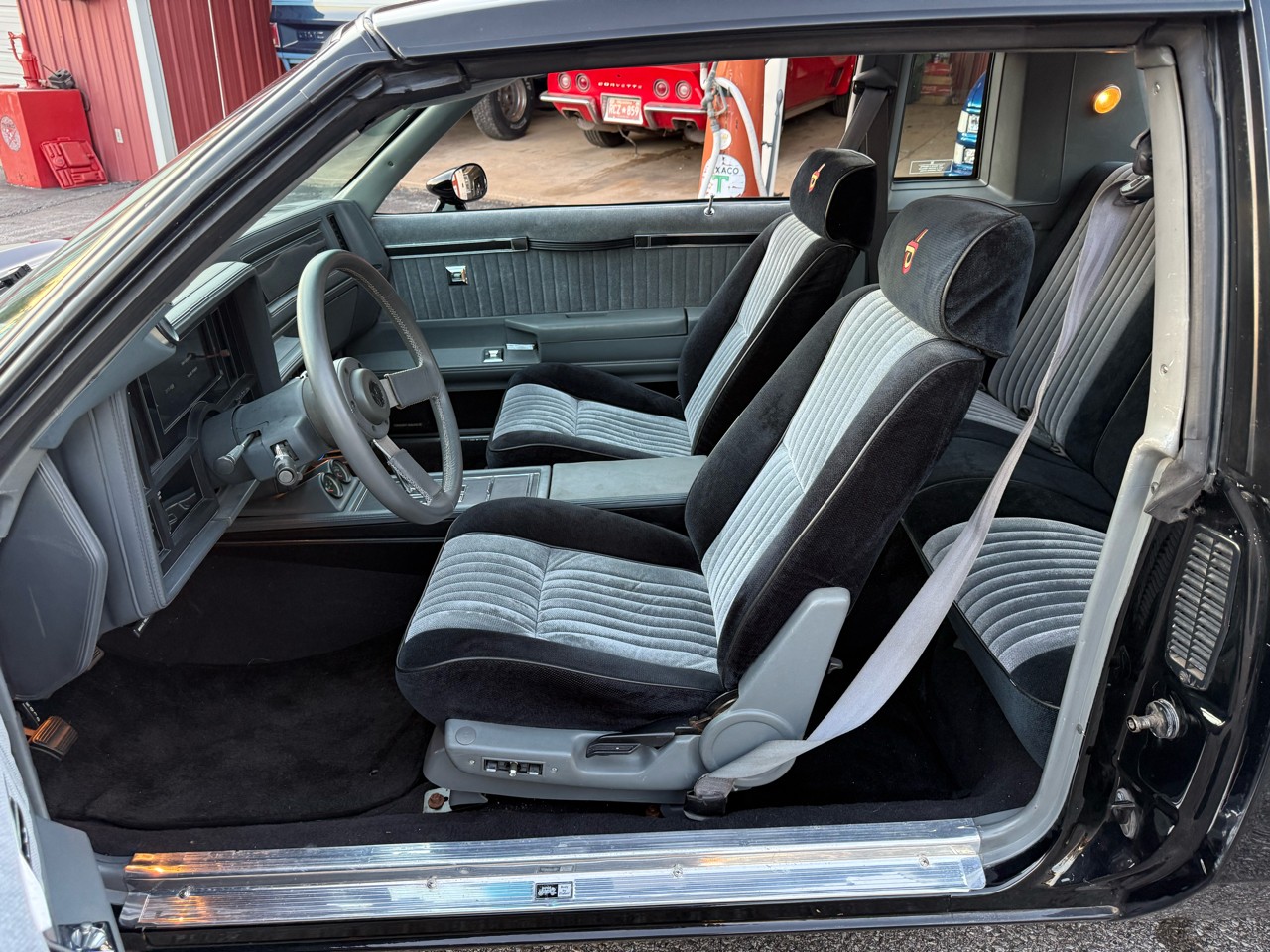 Buick-Regal-1986-American-Muscle-Car-38