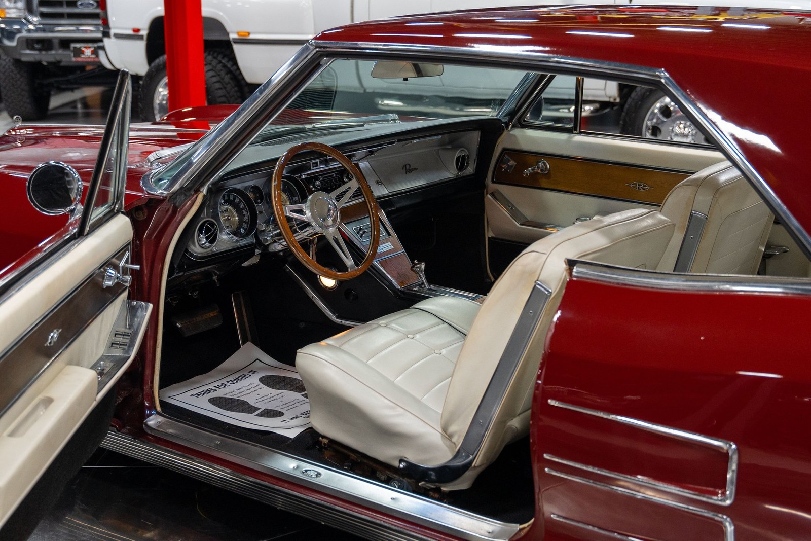 Buick-Riviera-1964-Coupe-31